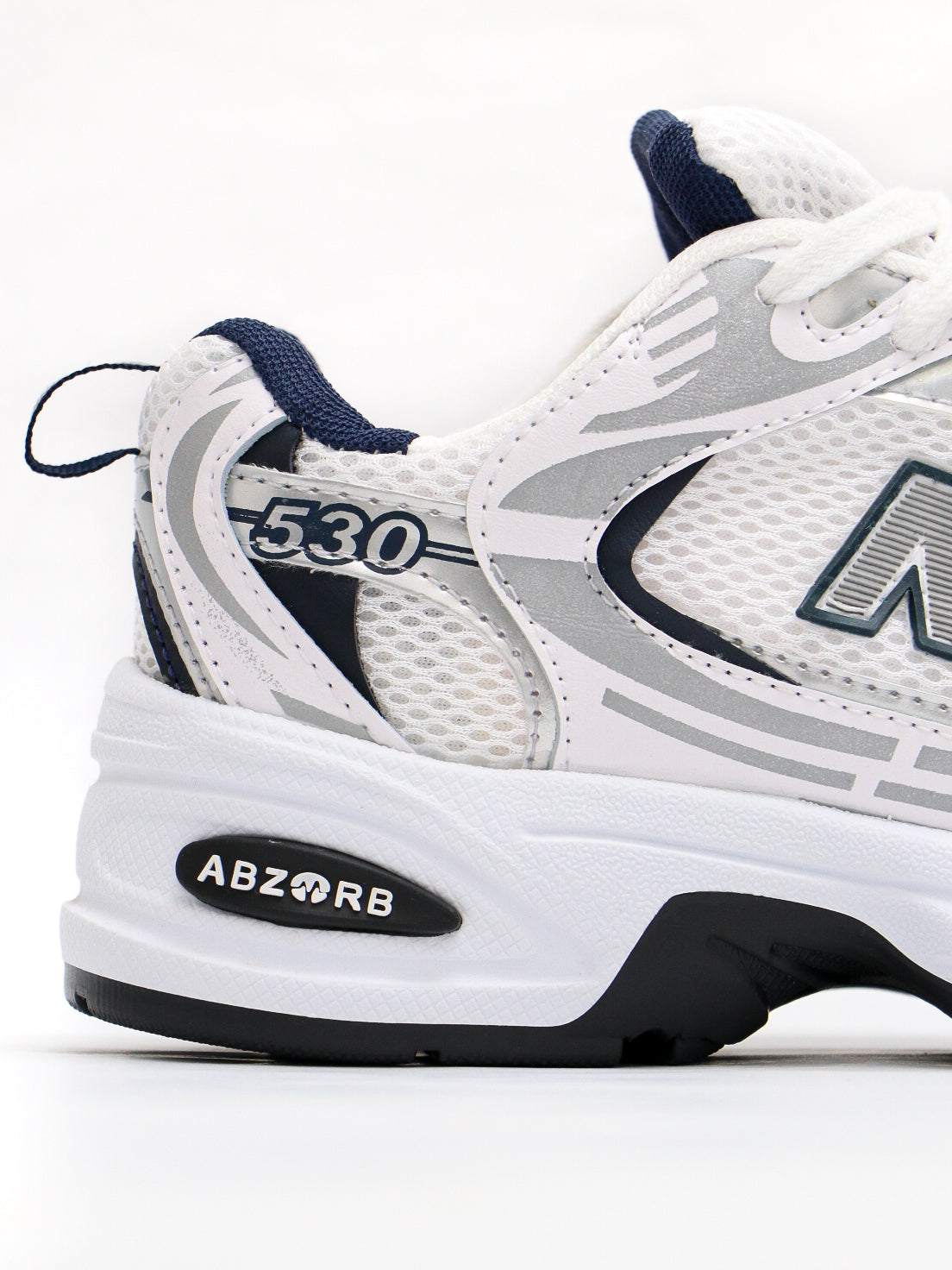 Zapatillas 'Retro Runner 530' - Estilo Clásico Urbano